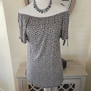 Elegant Off-Shoulder Navy Blue And Cream Blouse On Or Off Shoulders